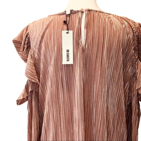 nwt BB Dakota I'm A Professional Plissé Blouse Mauve Rose Ruffle size L - Picture 8 of 9